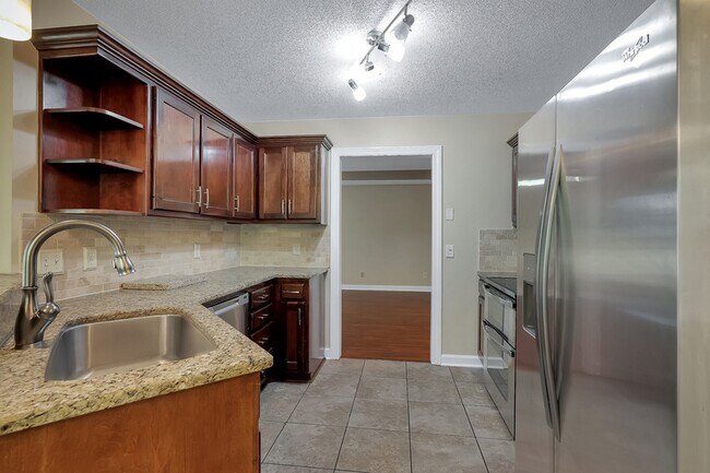 Building Photo - 103 Winding Trail