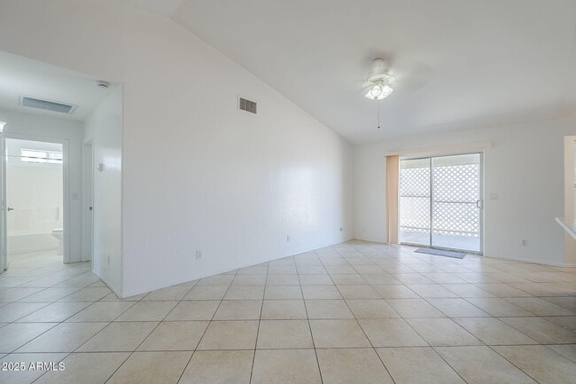 Building Photo - 678 S Silver Dr