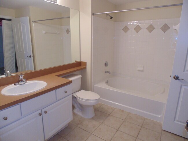 Building Photo - 2050 Alta Meadows Ln