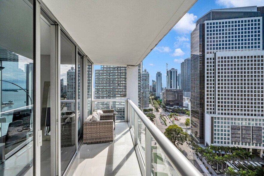 Building Photo - 485 Brickell Ave