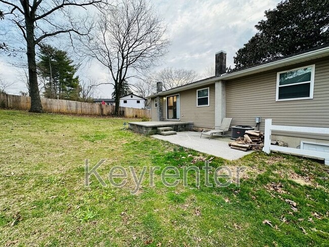 Building Photo - 918 W Forest Blvd