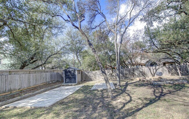 Building Photo - 6005 Sierra Leon