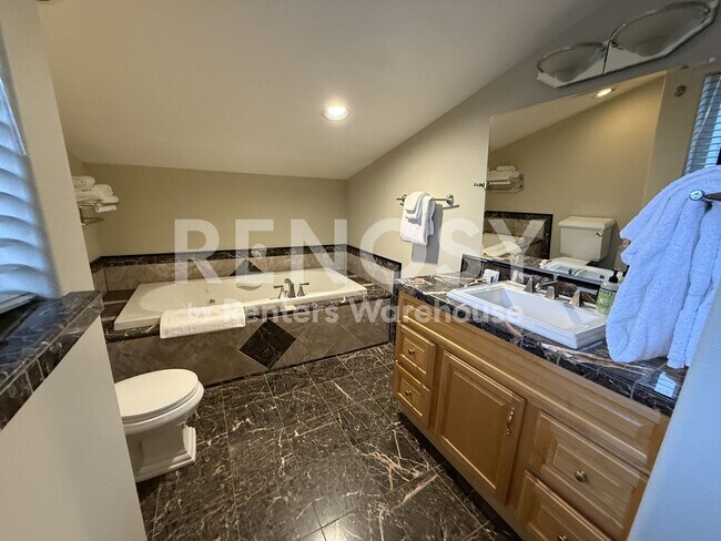 Building Photo - 6514 Phinney Ave N