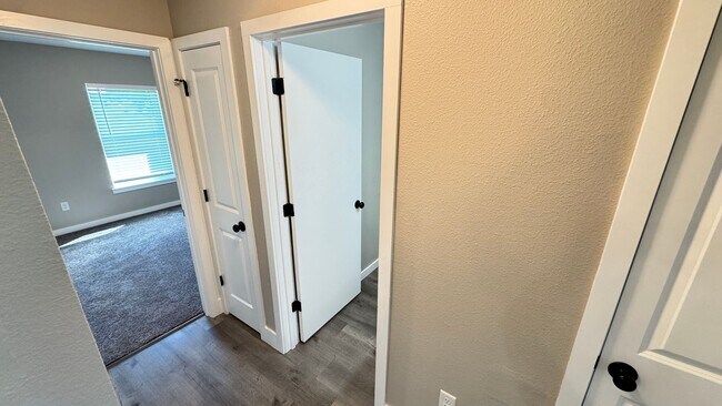 Building Photo - BRAND NEW, STUNNING 3 Bedroom, 2 Bathroom Home in Sebring!!
