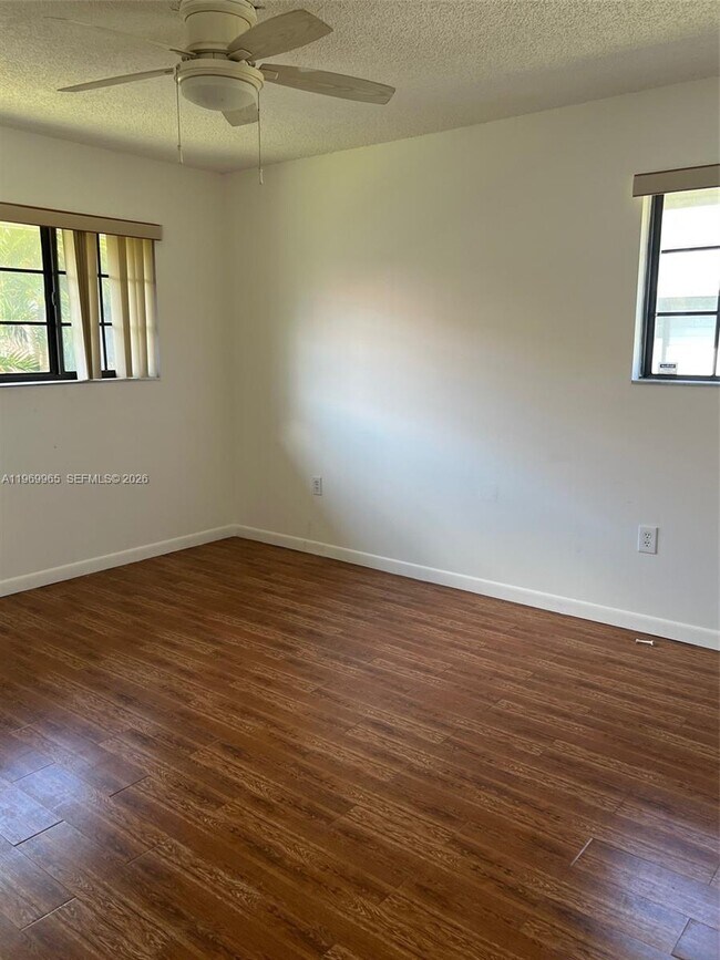 Building Photo - 20680 NE 4th Ct