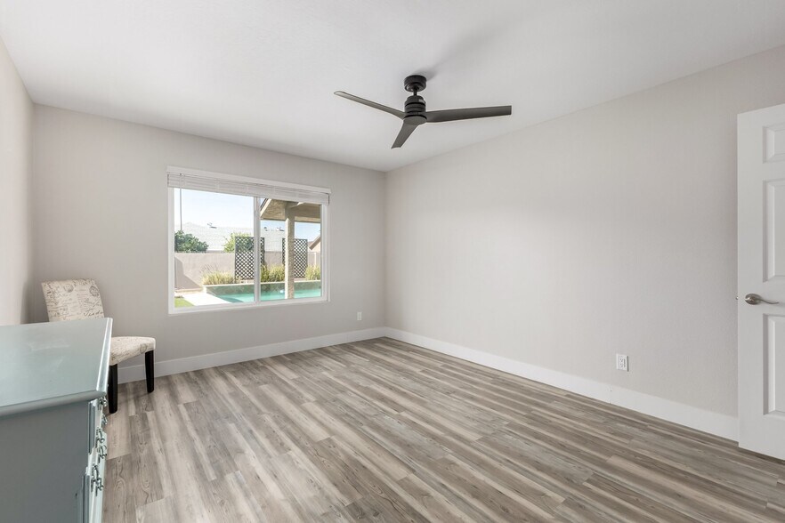 Building Photo - 908 S 78th Pl