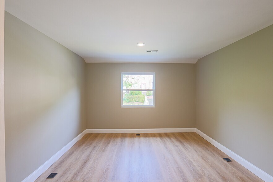 Upstairs Bedroom 2 - 3825 Rexmere Rd