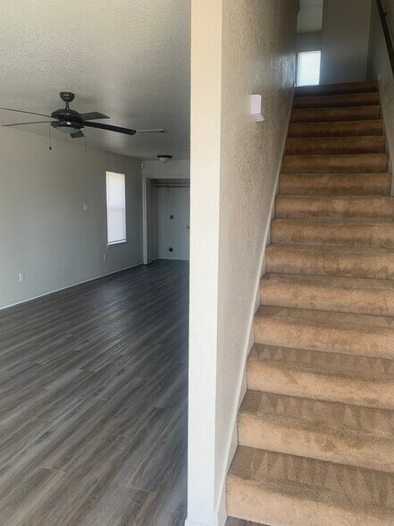 Building Photo - 4210 Primrose Dr