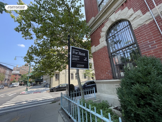 Building Photo - 496 Manhattan Ave