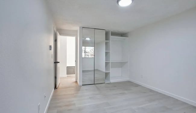 Building Photo - Fully Renovated AUBURN condo