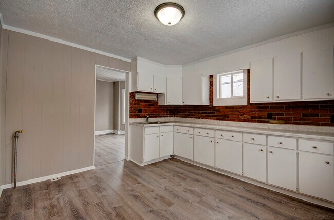 Building Photo - 306 Lime St