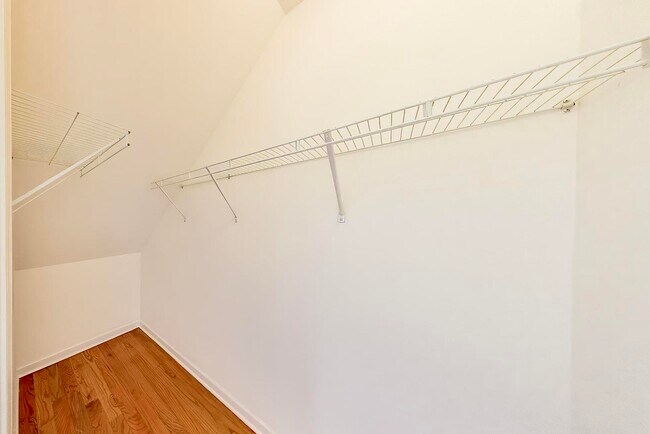 Building Photo - 7415 N Wolcott Ave