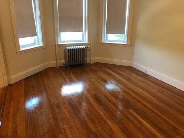 Building Photo - 231-235 Park Dr