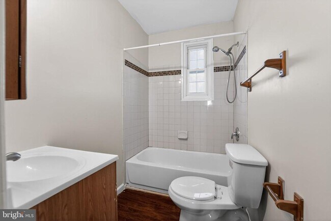 Building Photo - 3544 4th St