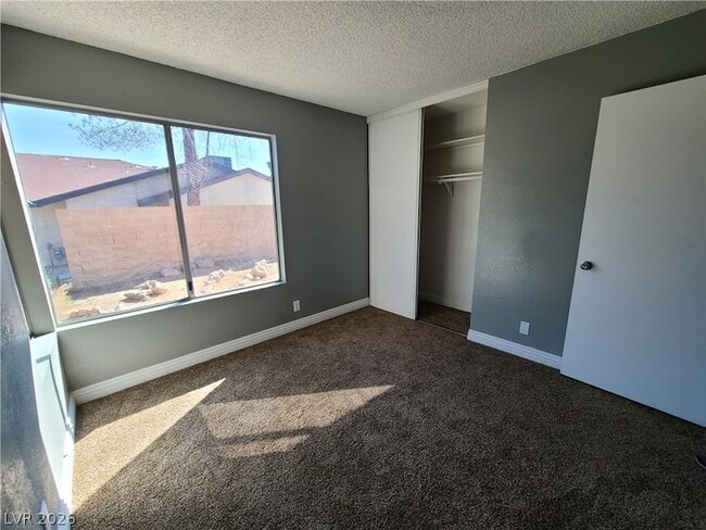 Building Photo - 6751 Ledgewood Dr