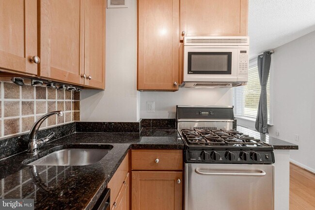 Building Photo - 1730 Arlington Blvd