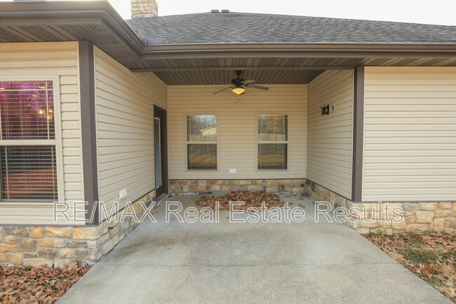 Building Photo - 1000 Peak St