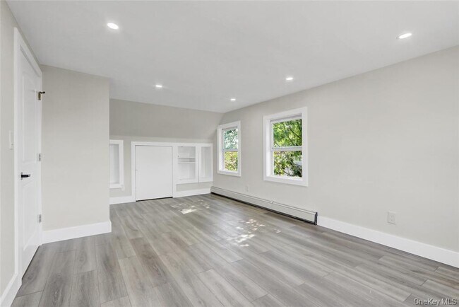 Building Photo - 12 Woodcock Ln