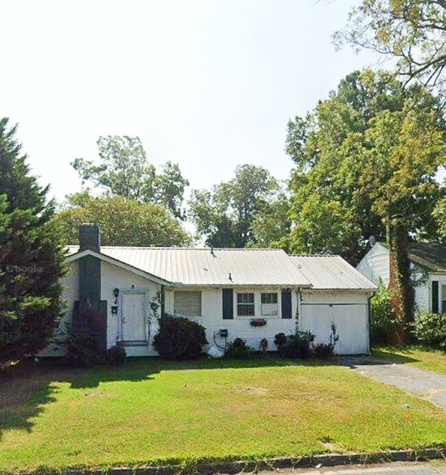 Primary Photo - ? Charming 2 Bedroom Home with Garage & Backyard ?