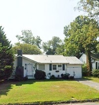 Building Photo - ? Charming 2 Bedroom Home with Garage & Ba...