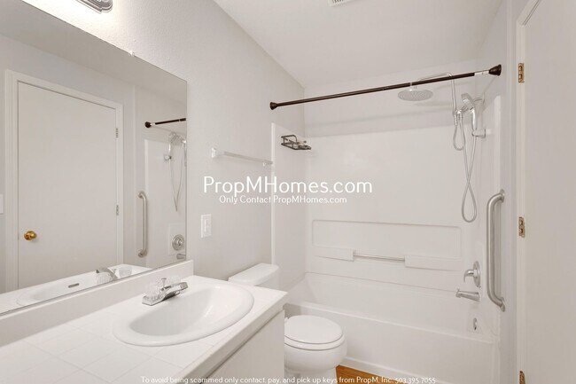 Building Photo - Three Bedroom Aloha Home with Park-Like Backyard!