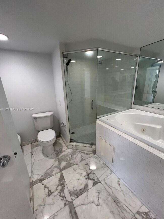 Building Photo - 5600 Collins Ave