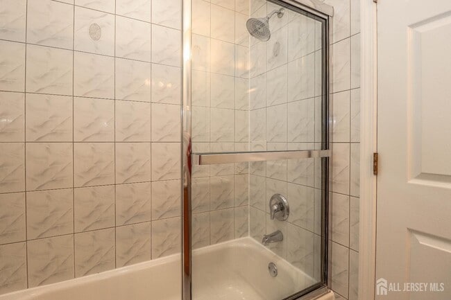 Building Photo - 105 Adamecs Way