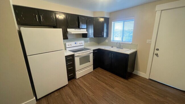 Building Photo - UNIT 525