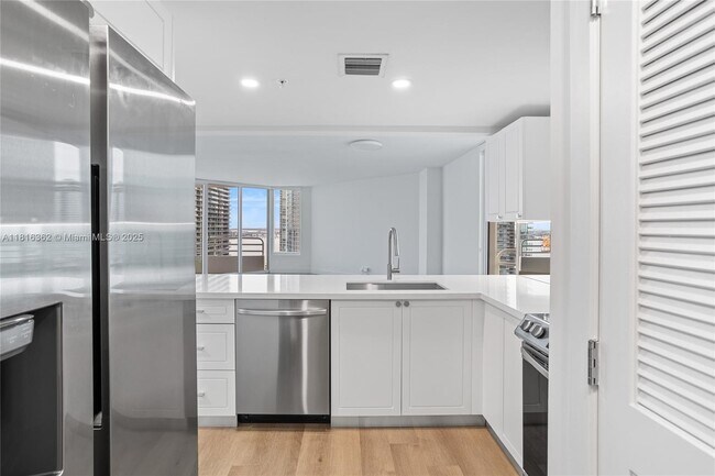Building Photo - 555 NE 34th St