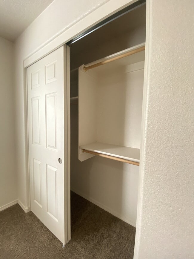 Building Photo - GATED COMMUNITY - 2 Story Townhouse - All BR Upper Level