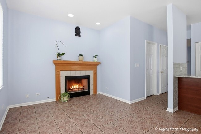 Building Photo - 749 S Parkside Dr