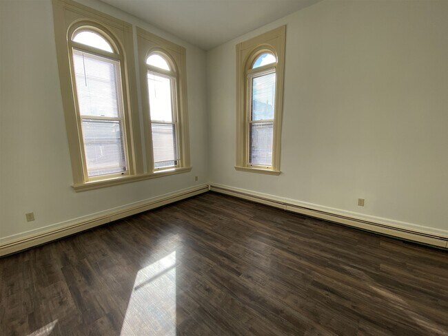 Building Photo - 124 Orange St
