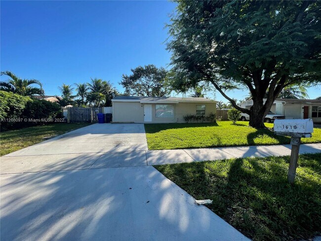 Primary Photo - 1810 SW 64th Ter