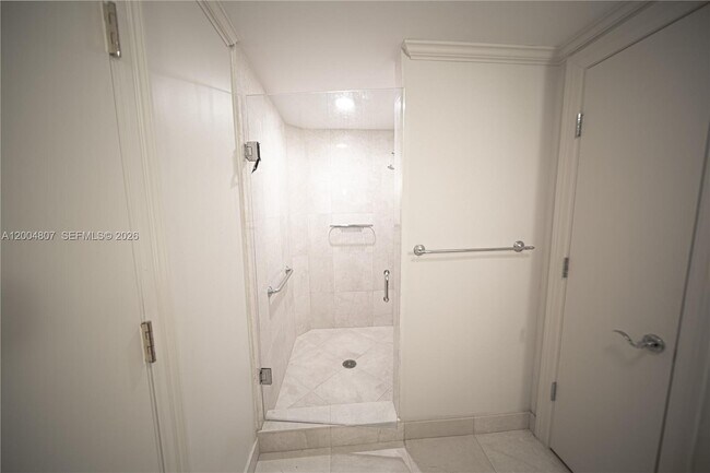 Building Photo - 20201 E Country Club Dr