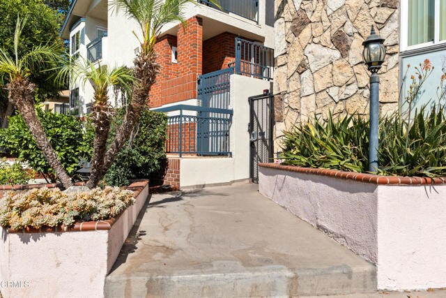 Building Photo - 630 E Orange Grove Ave