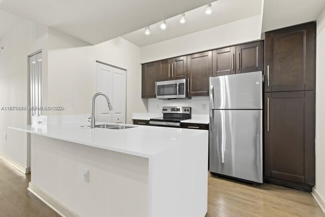 Building Photo - 320 Franklin Club Dr