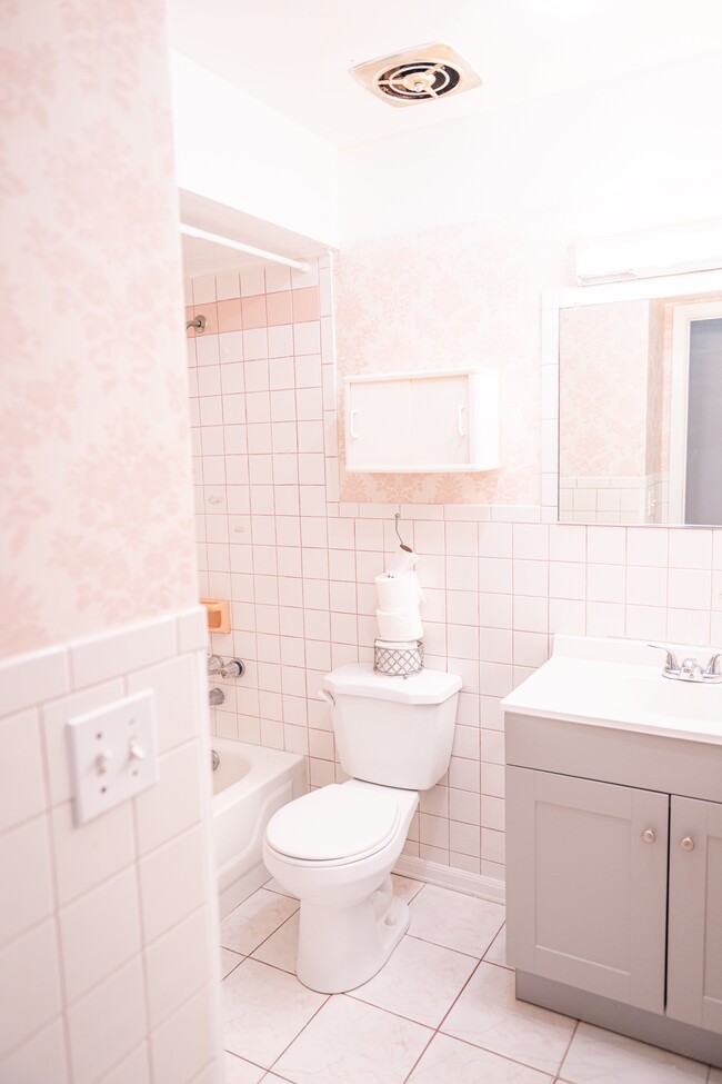 Building Photo - 912 Plato Ave