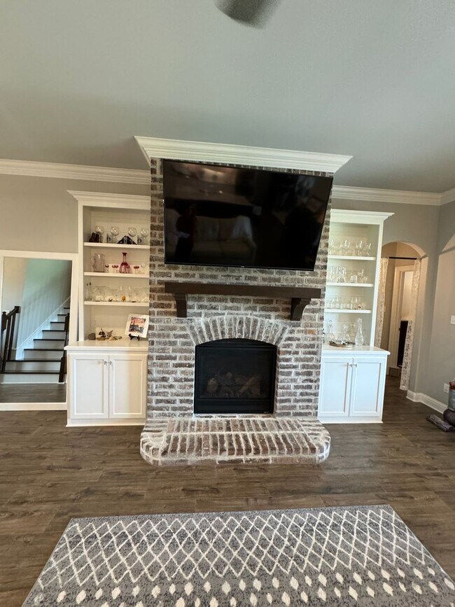Building Photo - 629 Dumaine Dr