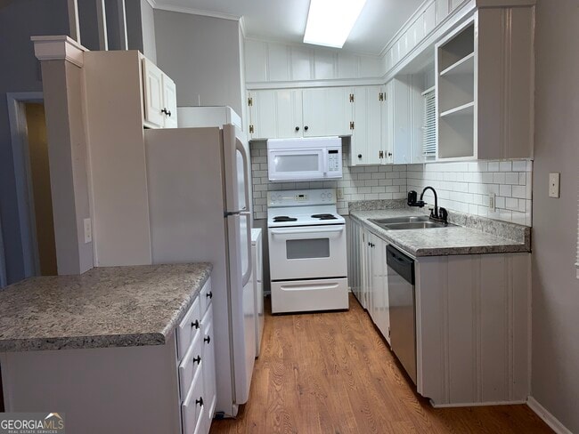 Building Photo - 22 Willow Dr