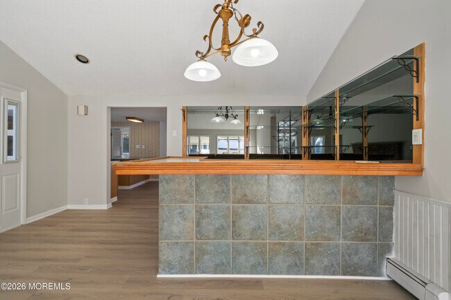 Building Photo - 261 Oak Ave