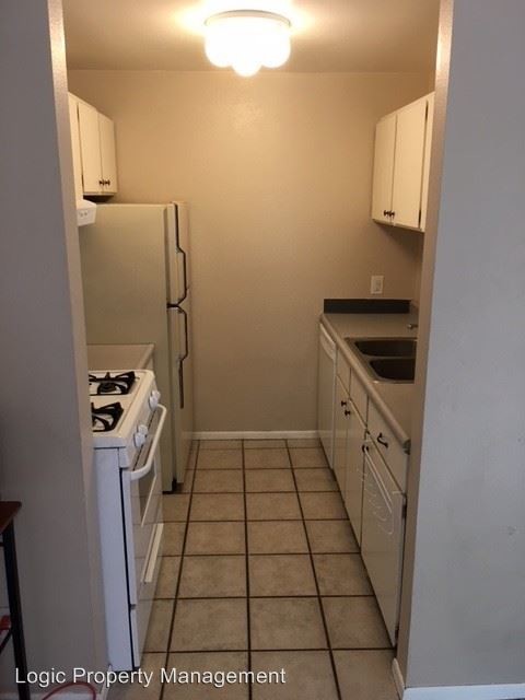 Building Photo - 435 E Creekside Cir