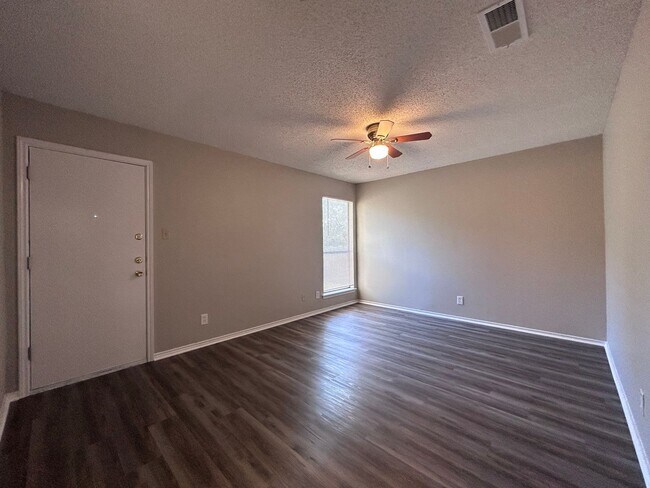 Building Photo - 9305 Kempler Dr