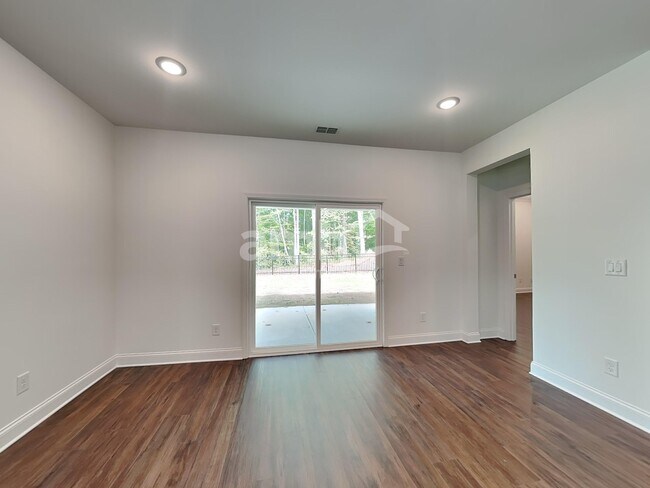 Building Photo - 194 Spruce Cir