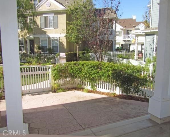 Building Photo - 46 Strawflower St