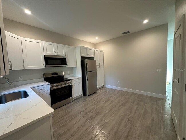 Building Photo - 281 Sunflower St