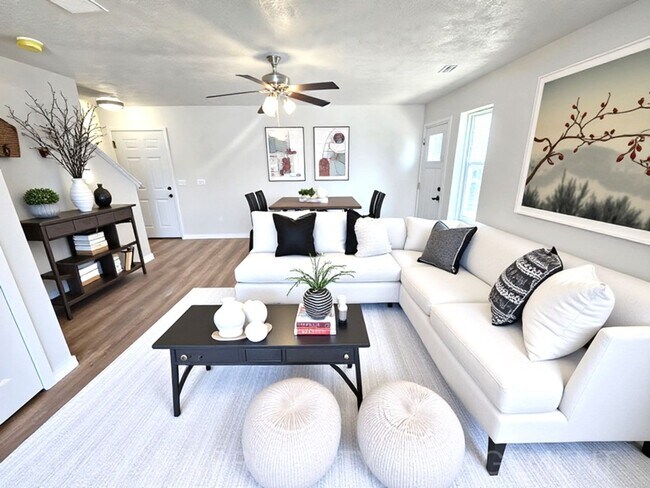 Building Photo - Tunis Drive Townhomes