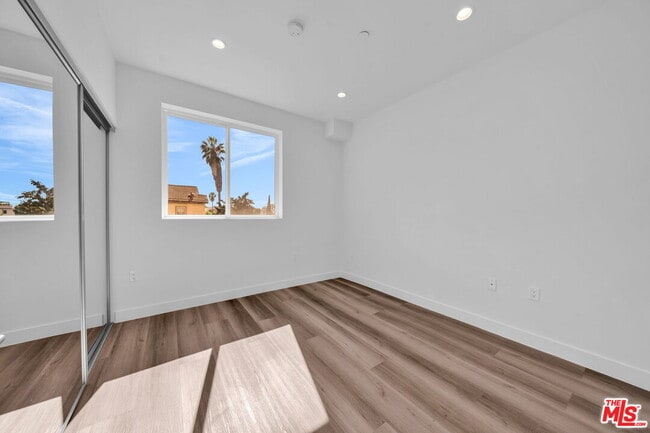 Building Photo - 667 Wilton Pl
