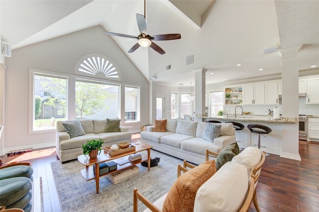 Building Photo - 12503 Whispering Sands Ct