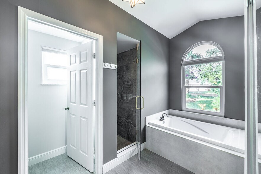 Building Photo - 9330 Seagrape Dr