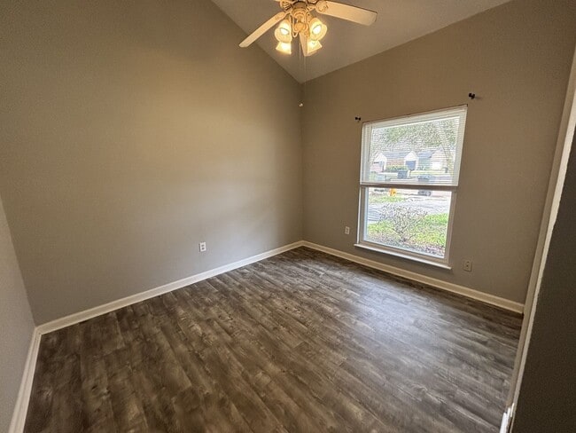 Building Photo - 326 Stoney Creek Ave